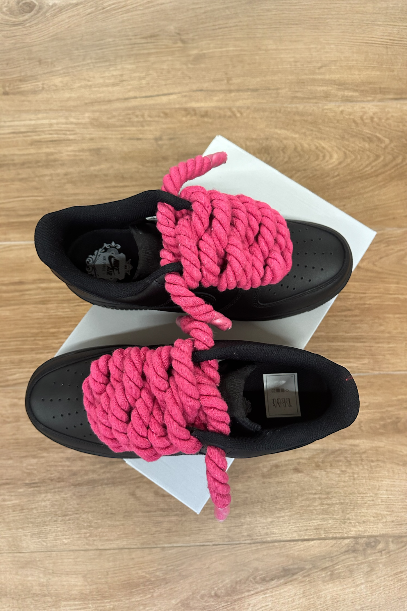 NIKE AIR FORCE 1 BLACK "ROPE LACES FUCSIA" - Baba Store