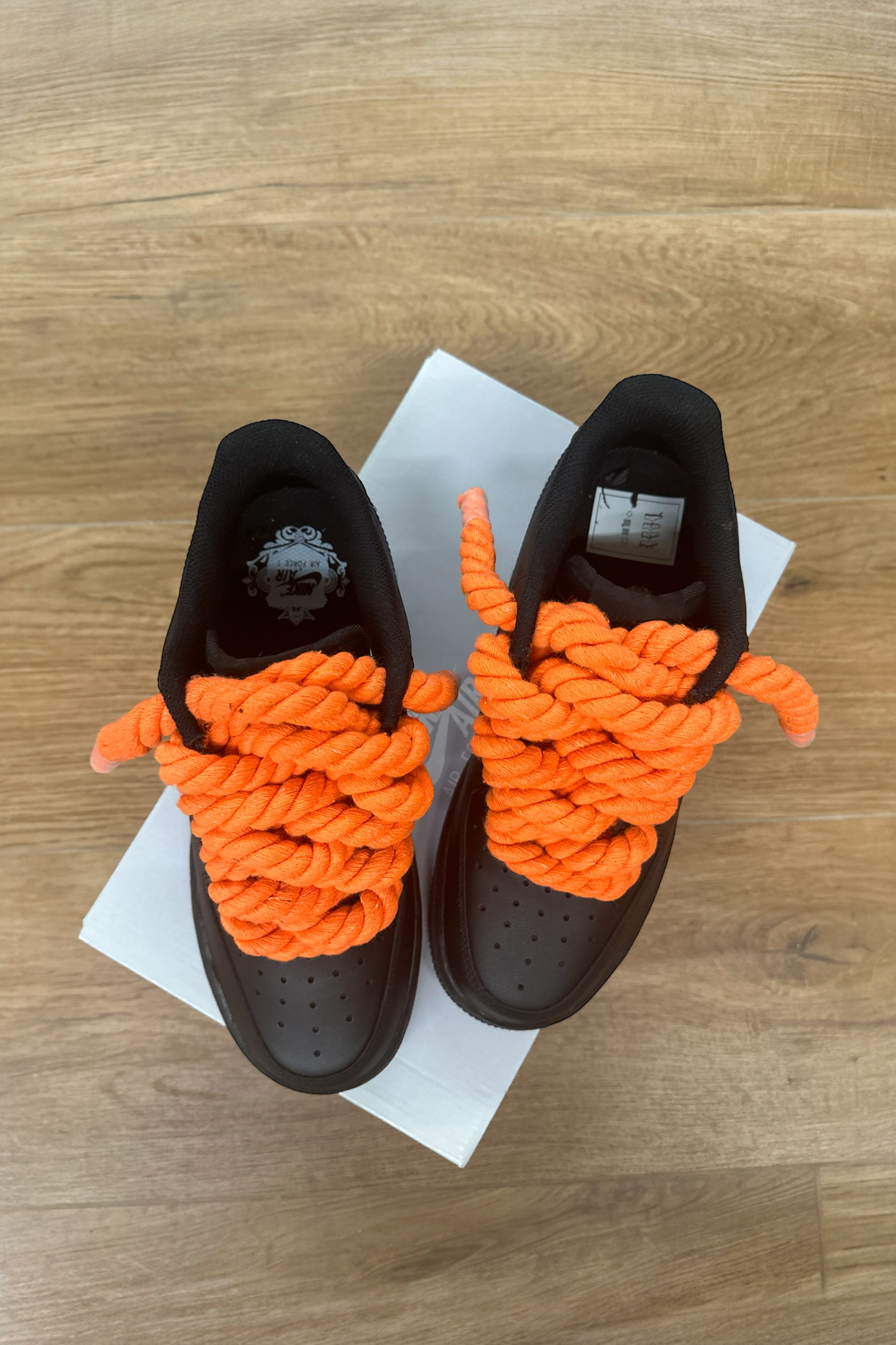 NIKE AIR FORCE 1 BLACK "ROPE LACES ORANGE" - Baba Store