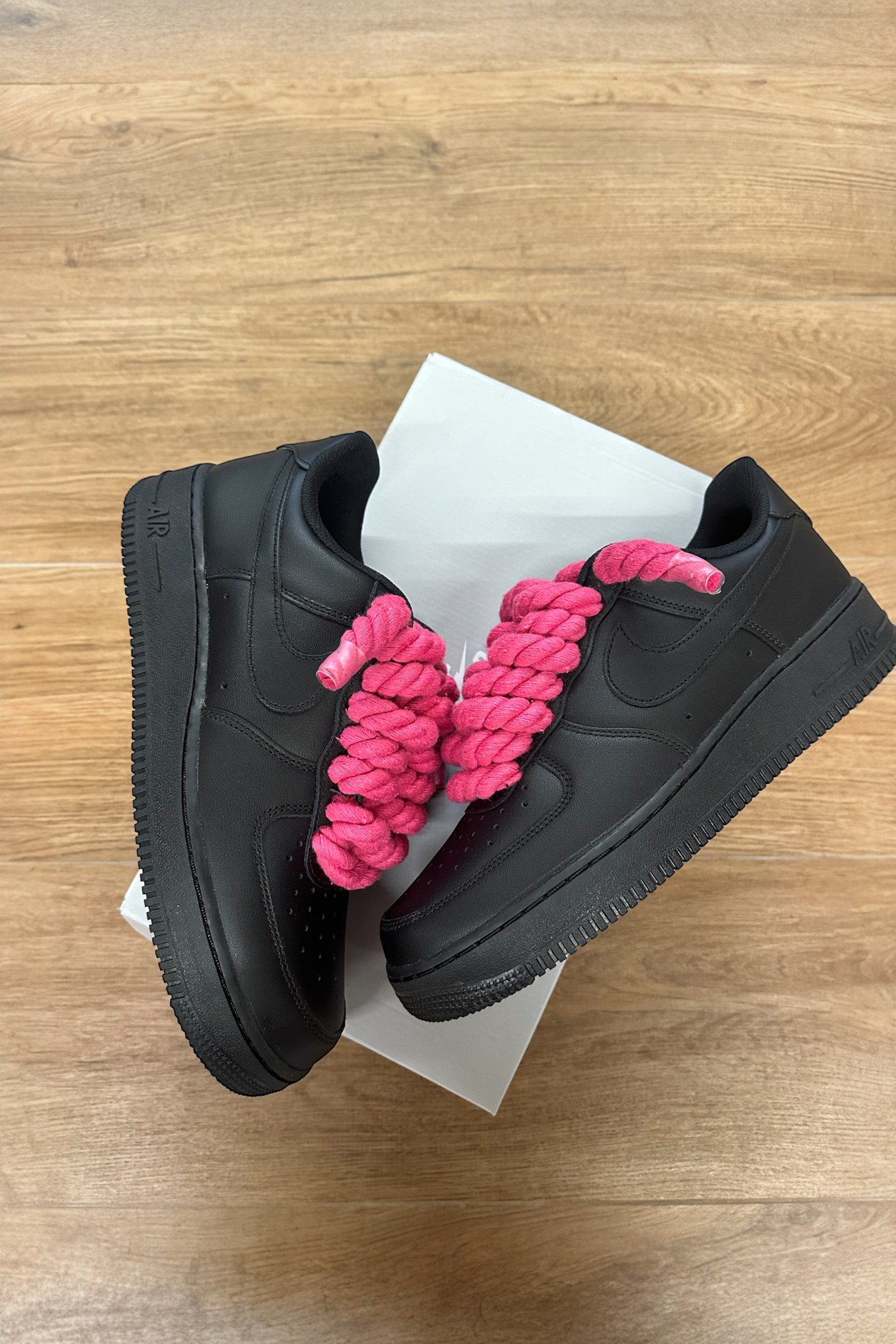 NIKE AIR FORCE 1 BLACK "ROPE LACES FUCSIA" - Baba Store